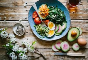 Gesunde Ernährung für Einsteiger - gesundes Essen auf dem teller