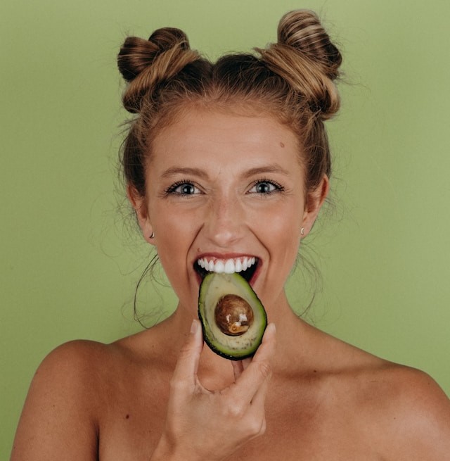 Lebensmittel für die ketogene Ernährung – Avocado, Eier, Nüsse