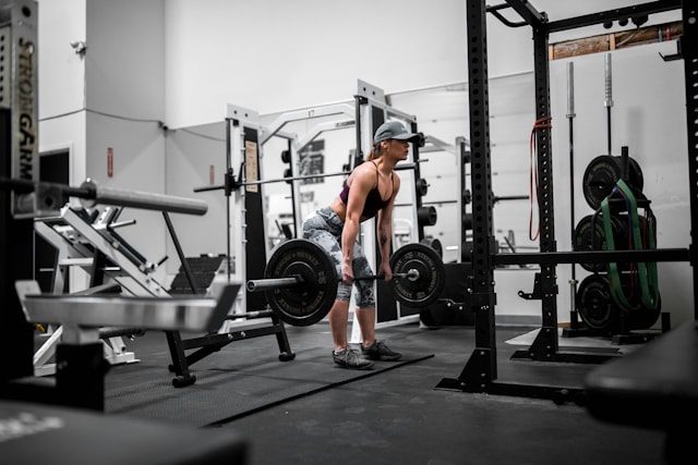 Krafttraining für Anfänger – So baust du effektiv Muskeln auf und verbrennst Fett